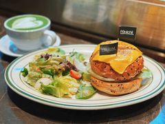沛家经典牛肉汉堡-沛家·西餐Brunch·直火料理