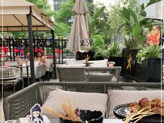 露天位-何师烧烤Pro ·江湖川菜·小龙虾·精酿(太古里旗舰店)