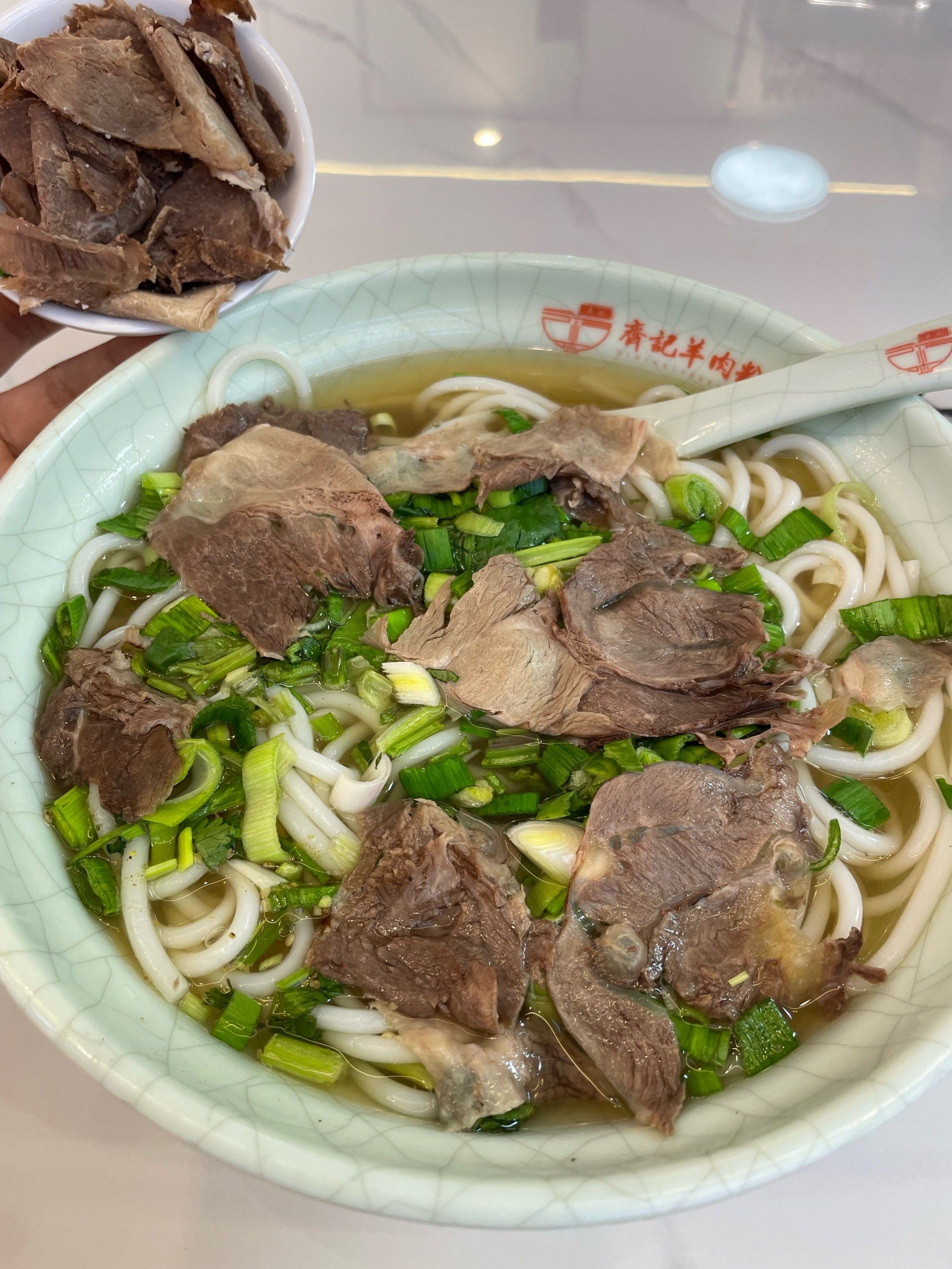 热气腾腾羊肉粉