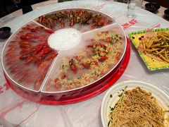 -肥肥虾庄·金牌油焖大虾(汉街SKP店)