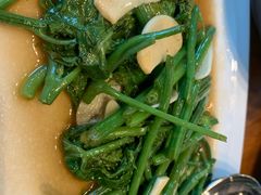 -Chom Cafe and Restaurant