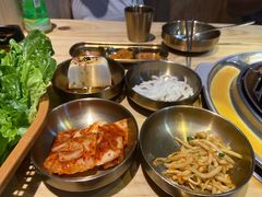 十道正宗韩国小菜-金顺韩式烤肉·网红烤肉店(广利路店)