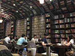 -钟书阁(松江泰晤士小镇店)