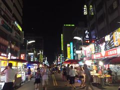 -六合夜市