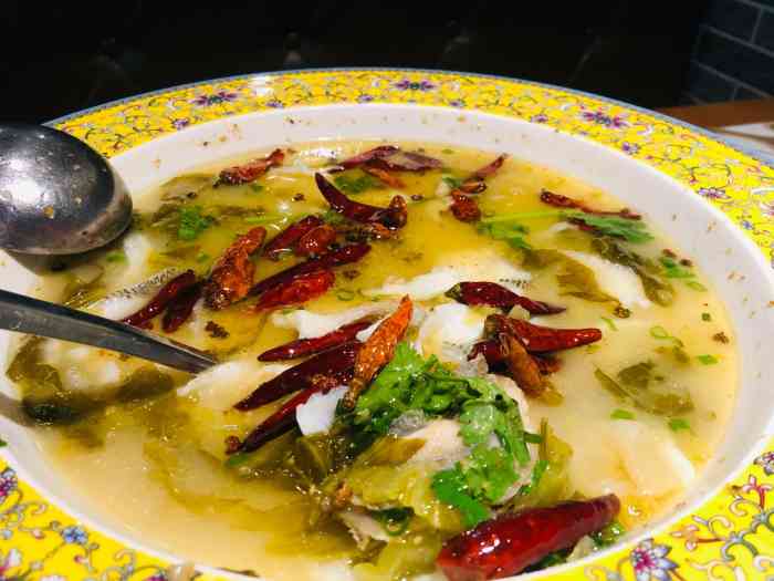 蜀客酸菜鱼(赤岗店)-"两个人叫了一份香辣虾和酸菜鲈鱼,虾不够脆.