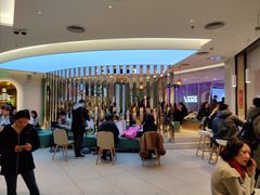 等位区-奈雪的茶(亨特国际广场店)