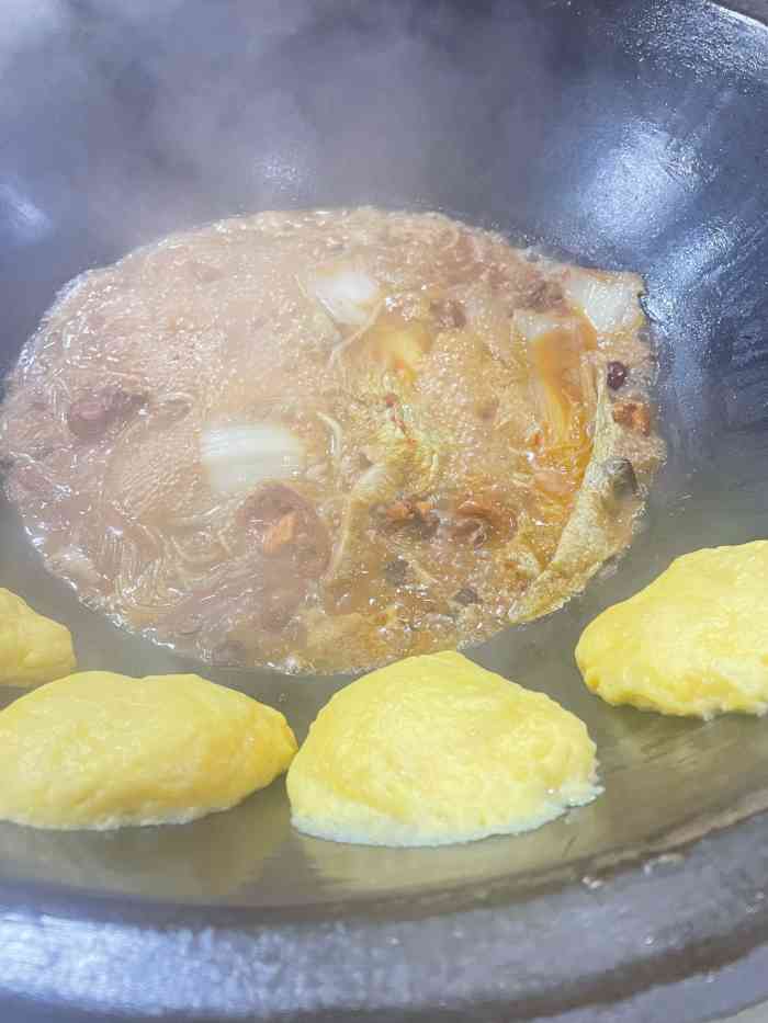 东北特色铁锅炖(环城北路店)-"同事想吃铁锅炖,尤其玉米饼子,就搜到了