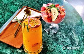 Passion Fruit Golden Tangerine Lemon Sparkling Water