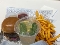 菠萝快车汉堡-TRIPS BURGER(大钟寺店)