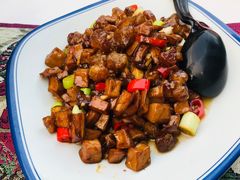 -刘姐啤酒鱼民族演艺餐厅(西街总店)