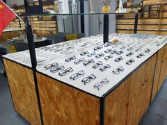 -罗伯特眼镜·蔡司官方授权(罗湖国贸店)