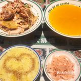 弘阳广场C区四楼，海底捞的附近。口味:手撕鸡的套餐