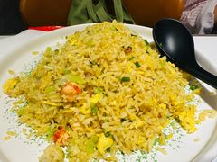 咖喱龙虾蛋炒饭-钳小柒·小龙虾蓝龙王烧烤夜宵(长寿路店)