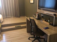 -西安大雁塔科技大学地铁站亚朵酒店