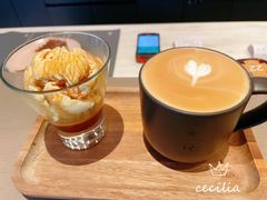 拿铁咖啡-星巴克臻选(成都太古里店)