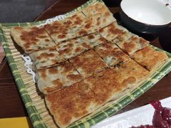 香葱牛肉飞饼-乡土黄·鲜牛肉火锅·小龙虾(兴业街店)