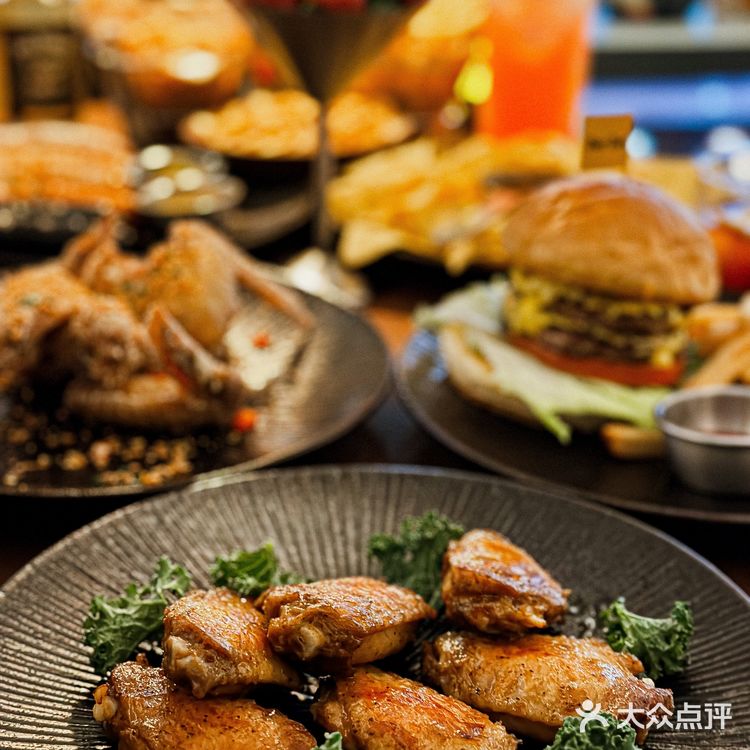 我居然在酒吧撑到扶墙出⁉️