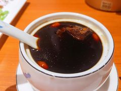 生熟地龙骨汤-壹只卤鹅 · 潮汕菜(京基百纳店)