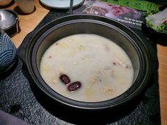 -洪氏嗨捞·广东猪肚鸡·椰子鸡火锅(西咸万象城店)