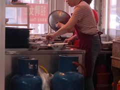 -松树干拌面店