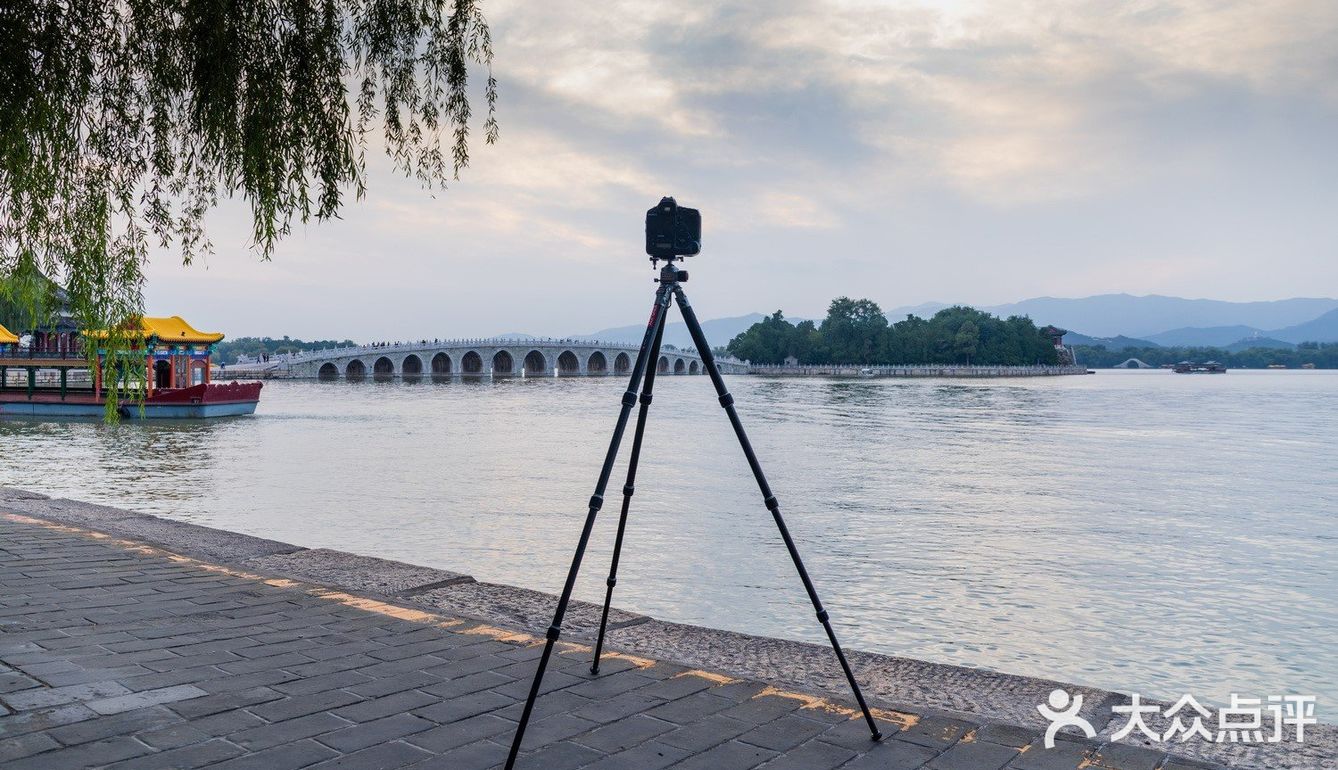 用了便捷稳固的劲捷海岳C83三脚架,轻松Get理想大片