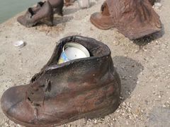 -多瑙河畔鞋履雕塑