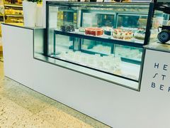 面包甜点陈列柜-黑草莓(重庆路店)