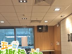-麦当劳(上海虹桥站30B检票口楼上)