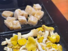 -果松木炭酸菜铜火锅·外婆参鸡汤