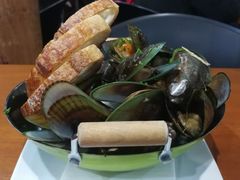 -12 Rocks Beach Bar Cafe