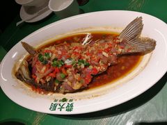 香煎大鲫鱼-费大厨辣椒炒肉(太平老街店)