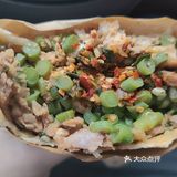 打卡网红辣哭饼，性价比