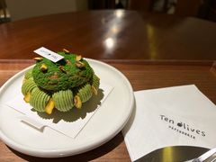 开心果树莓泡芙-Ten Olives甜点