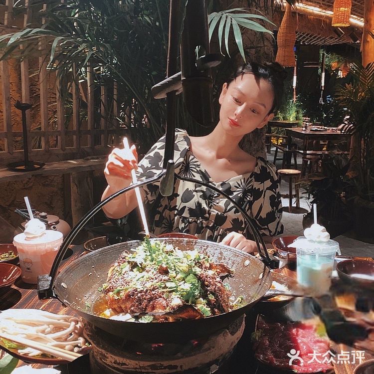 名列天拖地区美食热门榜第4名的喜在山舍·老宅吊锅·川卤酒馆，终于吃到了