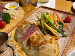 惠灵顿牛扒配法式鹅肝-味德西餐音乐酒吧 Wade's Bar&Grill
