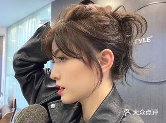 夏天适合的发型组合 刘海染色 扎起来好看的发型