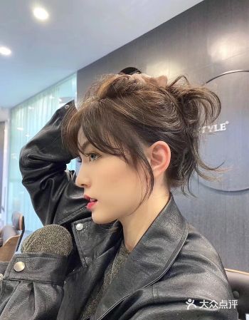 夏天适合的发型组合 刘海染色 扎起来好看的发型