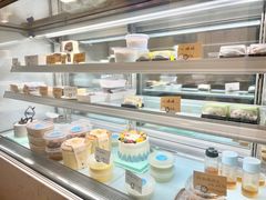 面包甜点陈列柜-六伴夏烘焙蛋糕·低糖动物奶油