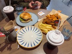 -必胜客(上海华谊新所店)