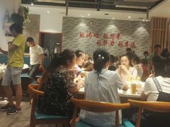 等位区-小牛叔鲜切牛肉·火锅·烤肉自助(公济桥路店)