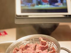 涮牛肉看剧-潮泰牛肉火锅 · 创于1992年(车公庙店)