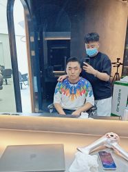 -一家只做男发烫染的店
