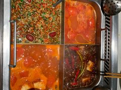 四宫格锅底-海底捞火锅鲜切牛肉主题店(长寿路店)