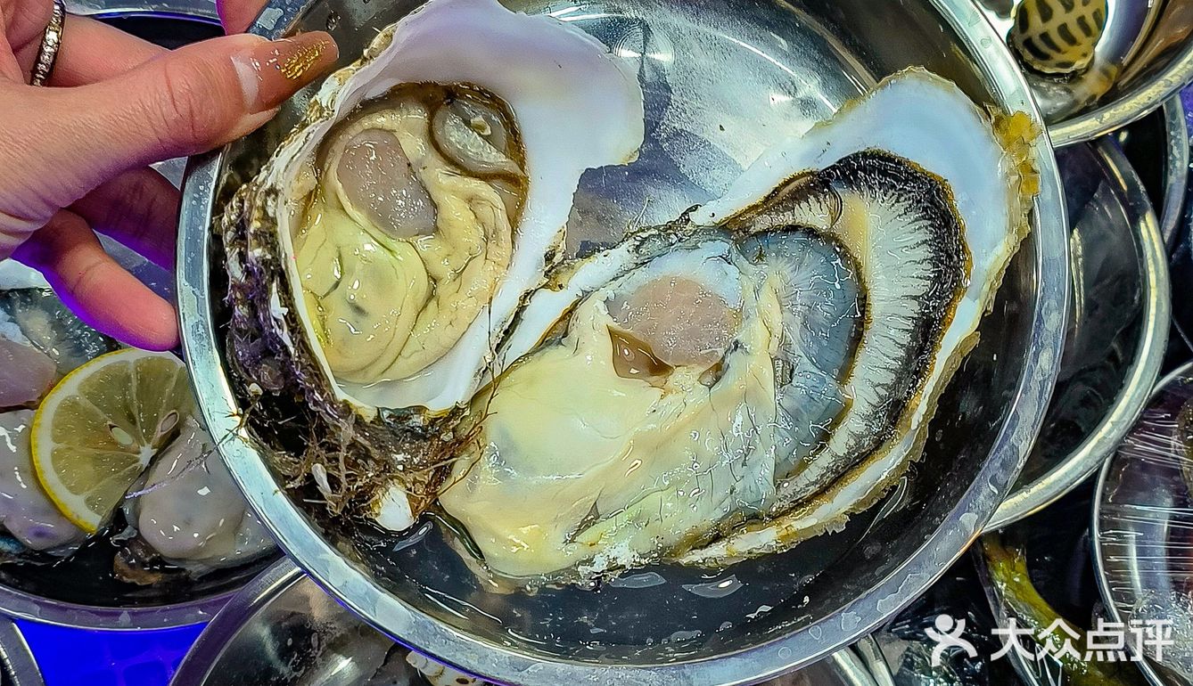 缸里现捞 想吃什么直接拿 肉眼可见的新鲜！