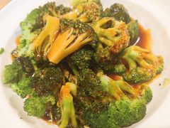 蒜蓉西兰花-皇后餐厅-煲仔·小菜·打边炉(古北店)