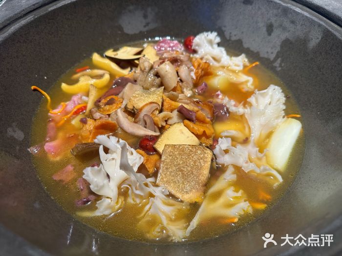 芸山季·云南野生菌火锅(宝能环球汇店)土鸡菌汤锅图片