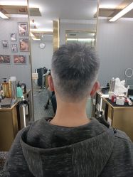 -即型男士理发工作室