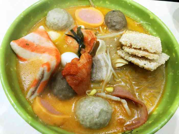 打分 店里干净卫生,麻辣烫是单锅煮的.汤的味道也挺不错.