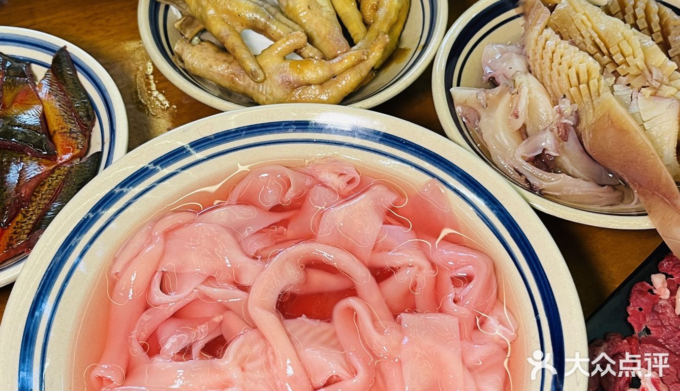 太平园这边一家好吃实惠的火锅店，麻辣醇厚