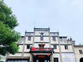 我们从桐庐市区大润发附近的一个公交枢纽站找到了k30
